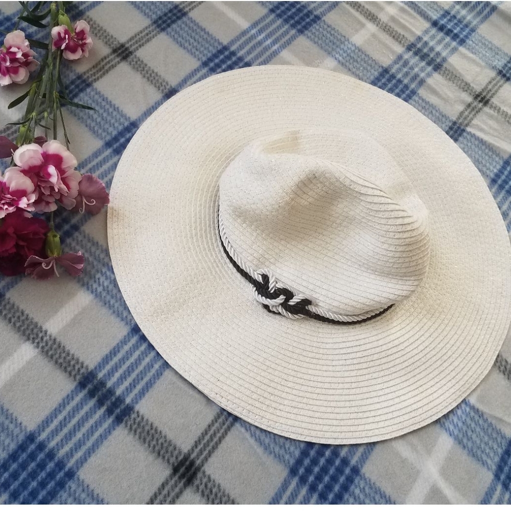 Nicole Marciano White Sparkle Hat 🎀